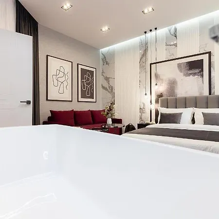 Lovely Apartment On Drahomanova Street Lviv Exterior photo