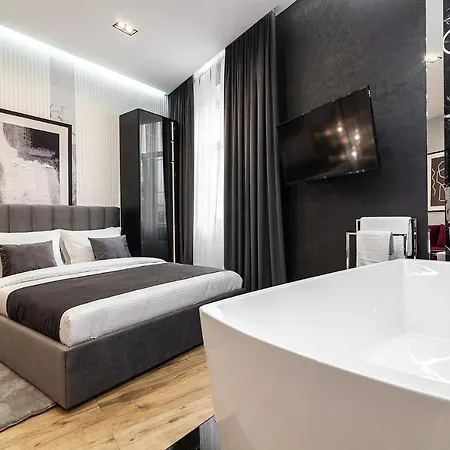 Lovely Apartment On Drahomanova Street Lviv Exterior photo