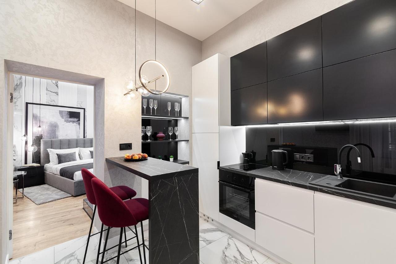 Апартаменты Lovely On Drahomanova Street