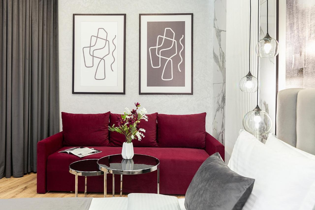 Lovely On Drahomanova Street Apartment