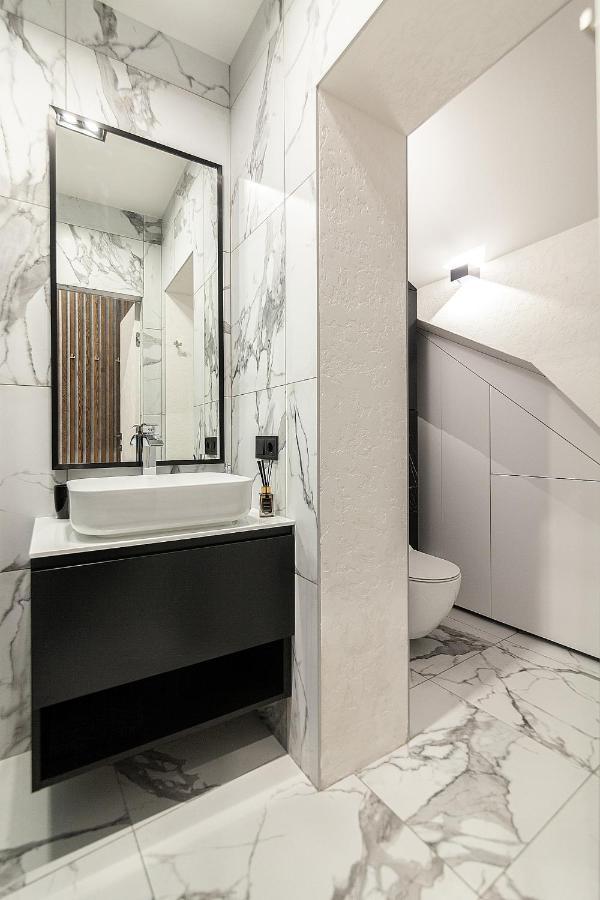 Lovely On Drahomanova Street Apartment
