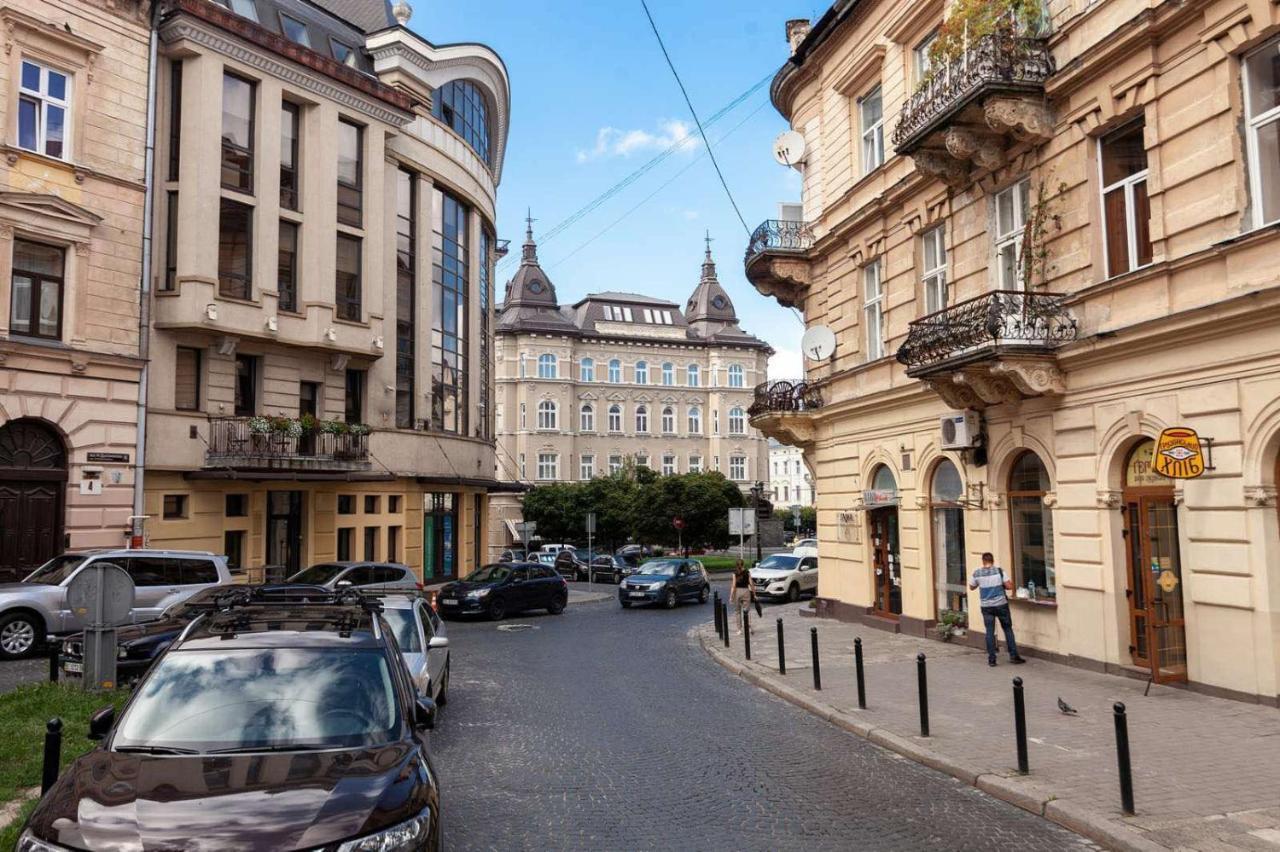 Lovely On Drahomanova Street Apartment *